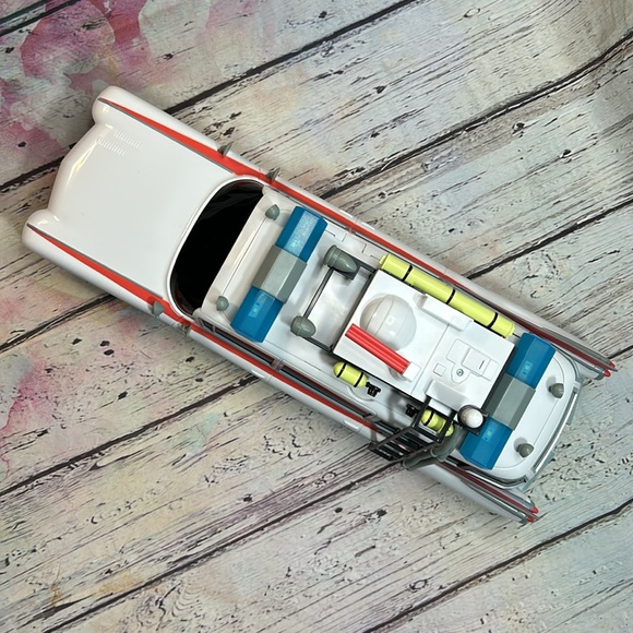 Ghostbusters Frozen Empire ECTO-1 Popcorn Bucket - Picture 6 of 12